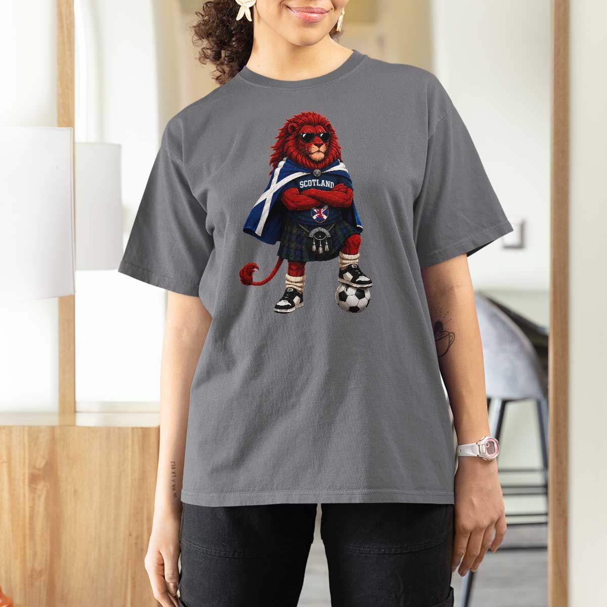 Scotland Rampant Lion Soccer Fan T Shirt For Women Scottish Pride Red Lion in Kilt with Sunglasses Football