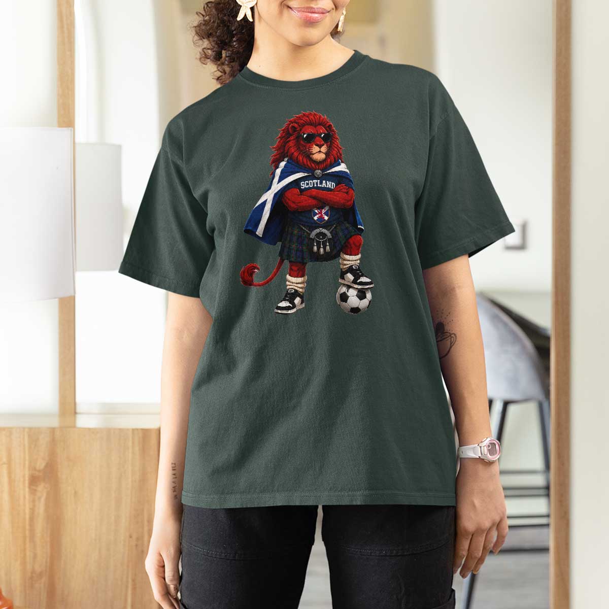 Scotland Rampant Lion Soccer Fan T Shirt For Women Scottish Pride Red Lion in Kilt with Sunglasses Football