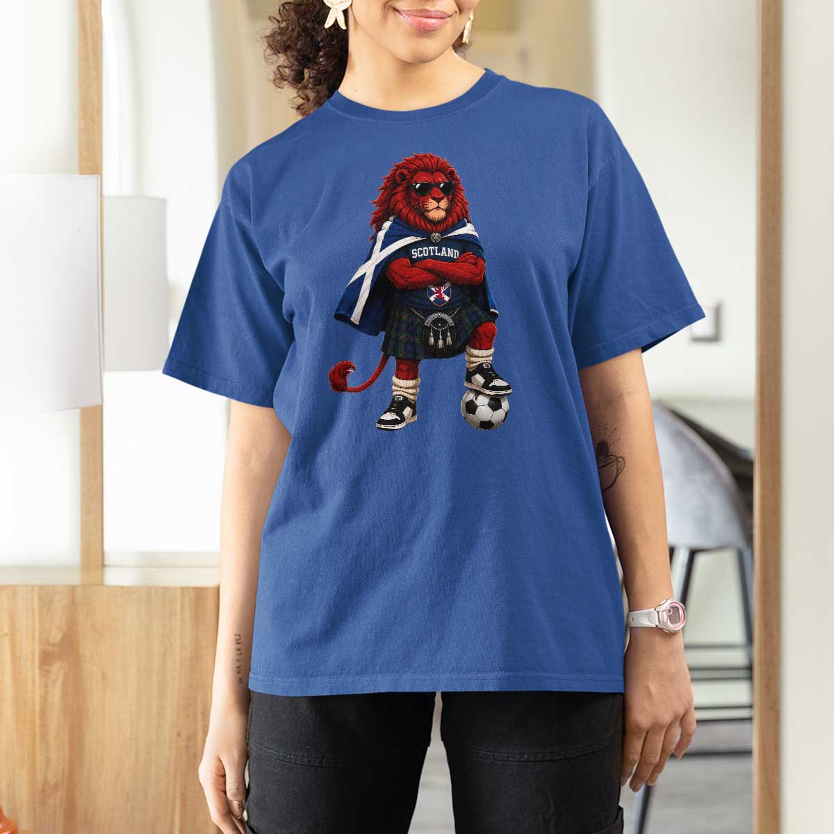 Scotland Rampant Lion Soccer Fan T Shirt For Women Scottish Pride Red Lion in Kilt with Sunglasses Football