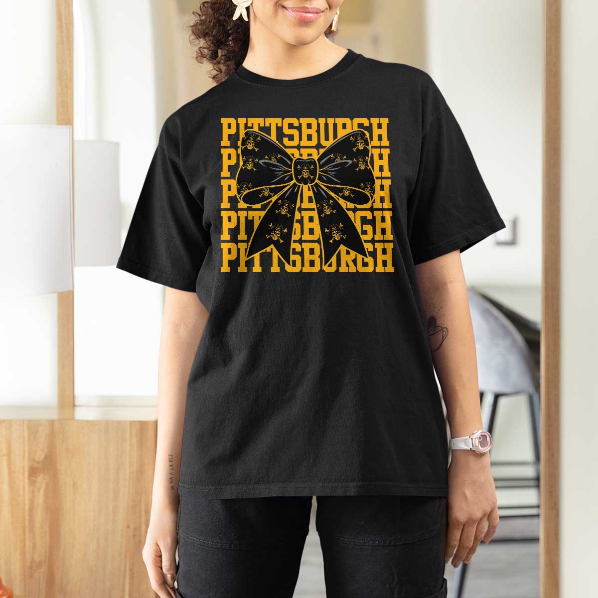 Pittsburgh Coquette Bow T Shirt For Women Retro Sports Style Pirate Skull
