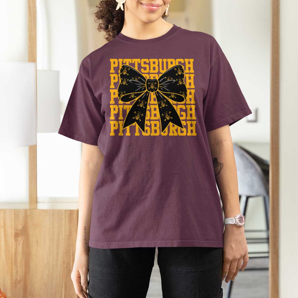Pittsburgh Coquette Bow T Shirt For Women Retro Sports Style Pirate Skull