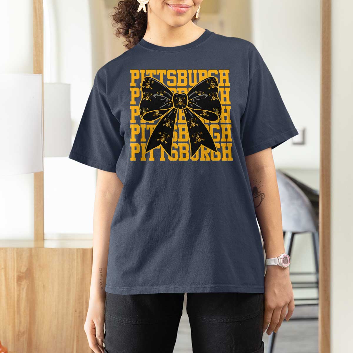 Pittsburgh Coquette Bow T Shirt For Women Retro Sports Style Pirate Skull