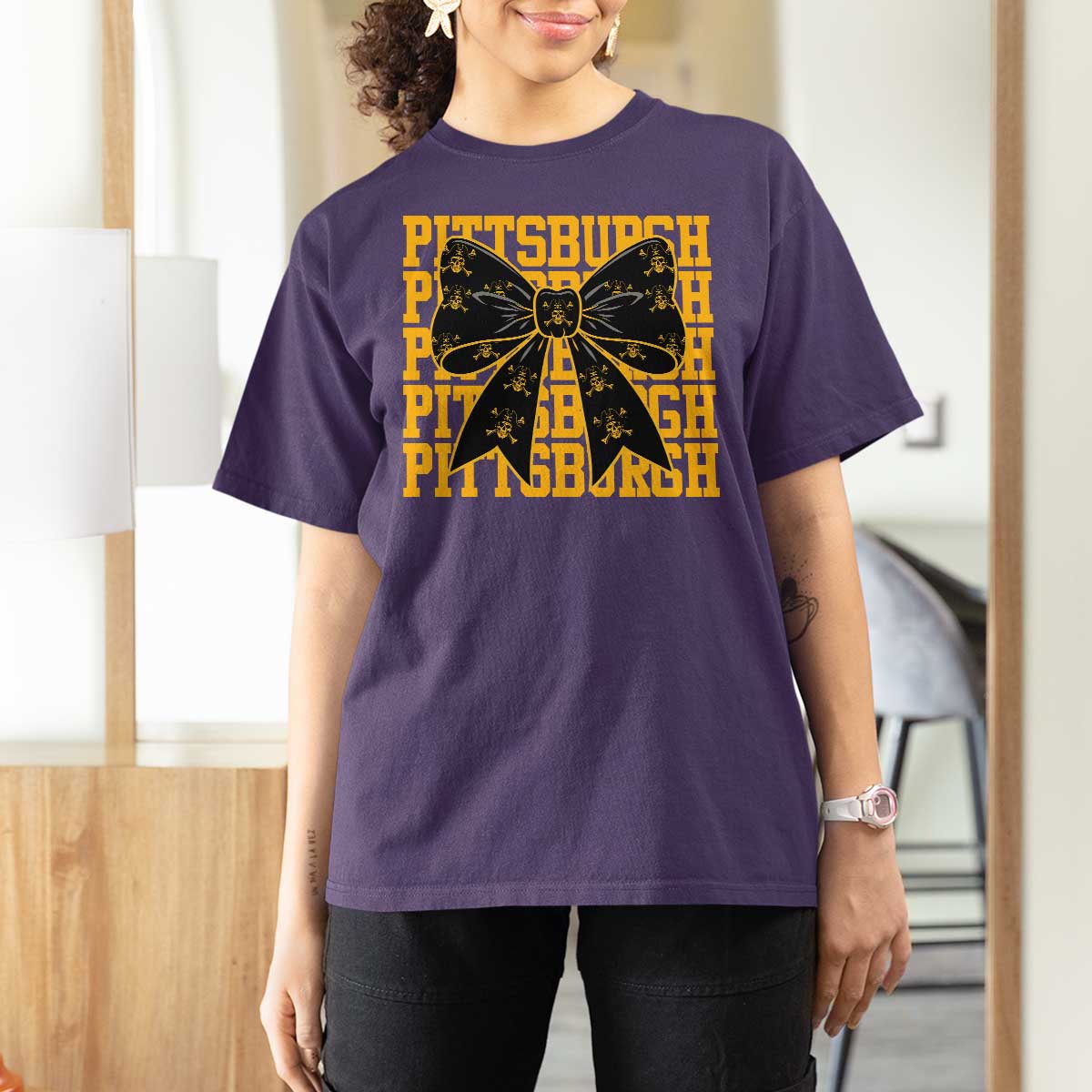 Pittsburgh Coquette Bow T Shirt For Women Retro Sports Style Pirate Skull