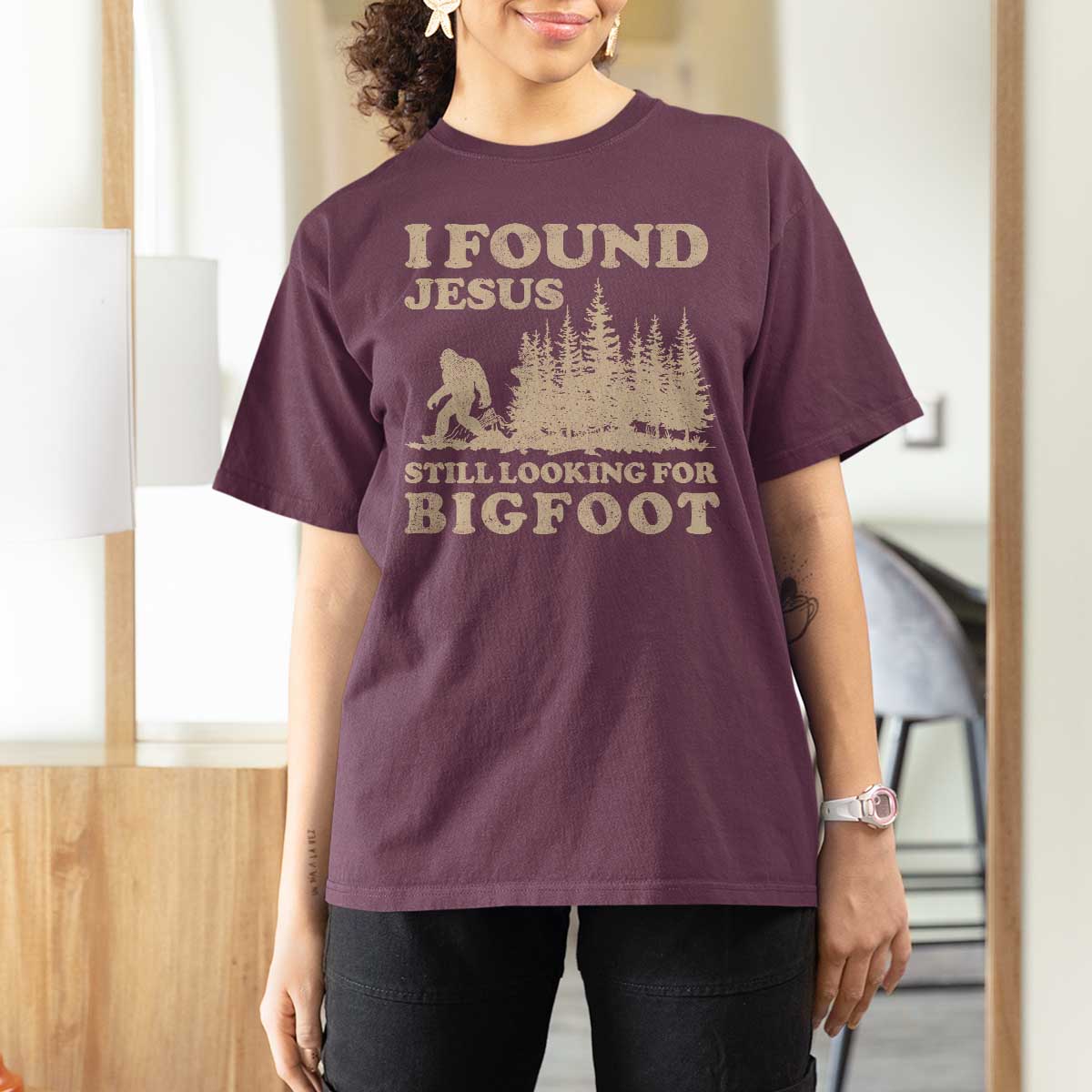 Retro I Found Jesus Still Looking Bigfoot T Shirt For Women Vintage Sasquatch Believer Funny Christian Humor