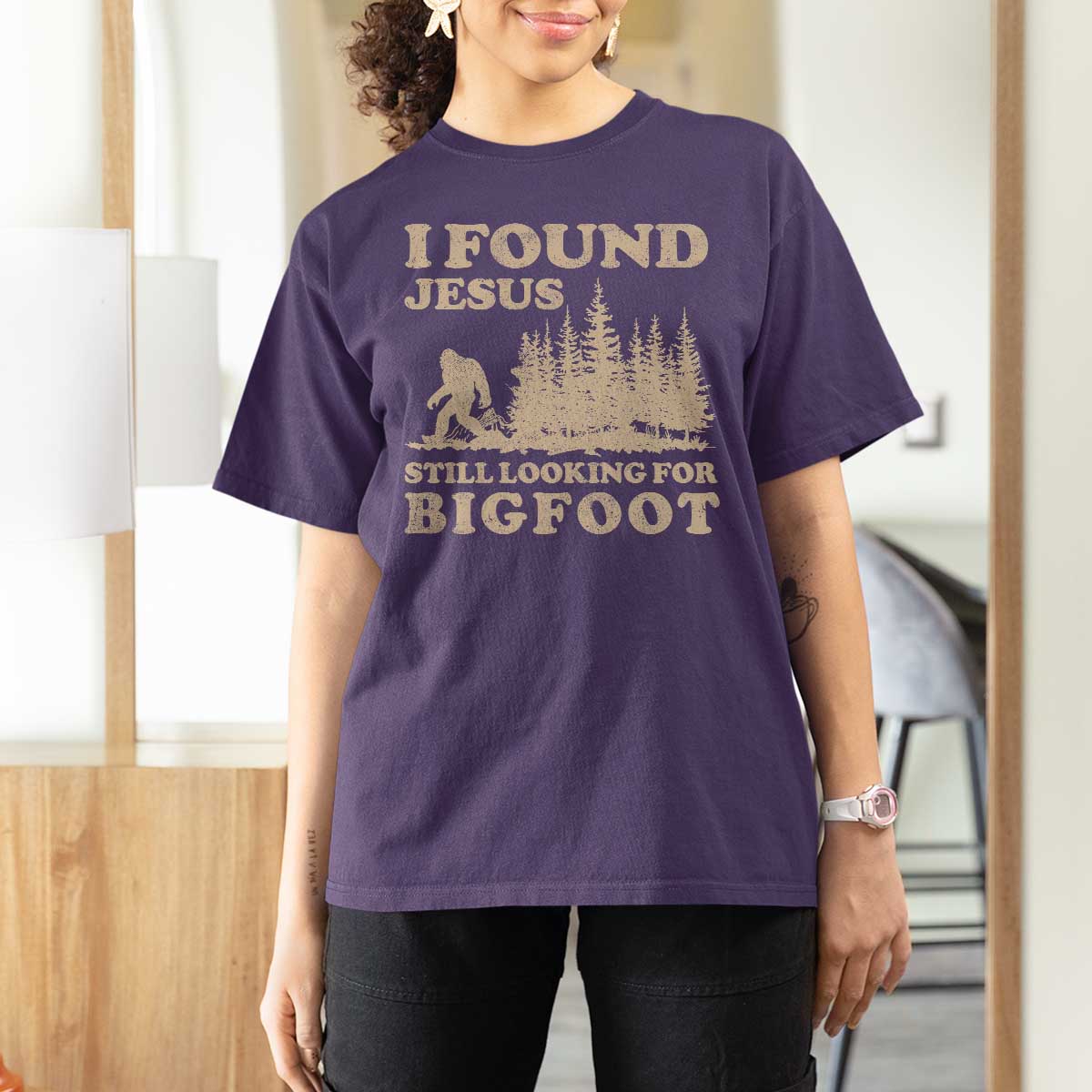 Retro I Found Jesus Still Looking Bigfoot T Shirt For Women Vintage Sasquatch Believer Funny Christian Humor