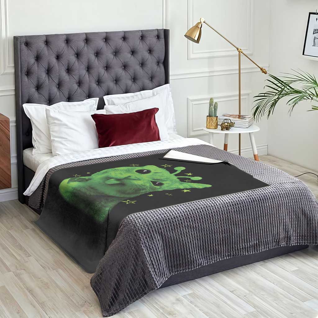 Funny Alien Cat Meme Retro Y2K Vintage Space Kitty Throw Blanket