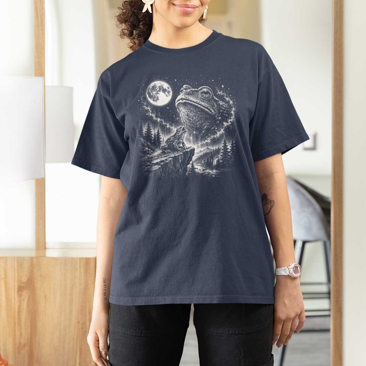 Frog Moon T Shirt For Women Vintage 90s Frog Howling to Moon Parody Meme
