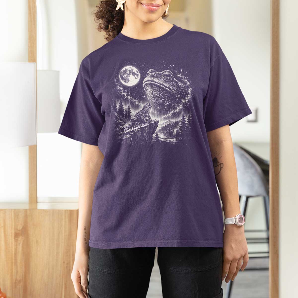 Frog Moon T Shirt For Women Vintage 90s Frog Howling to Moon Parody Meme