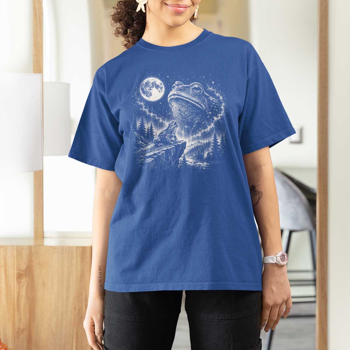 Frog Moon T Shirt For Women Vintage 90s Frog Howling to Moon Parody Meme