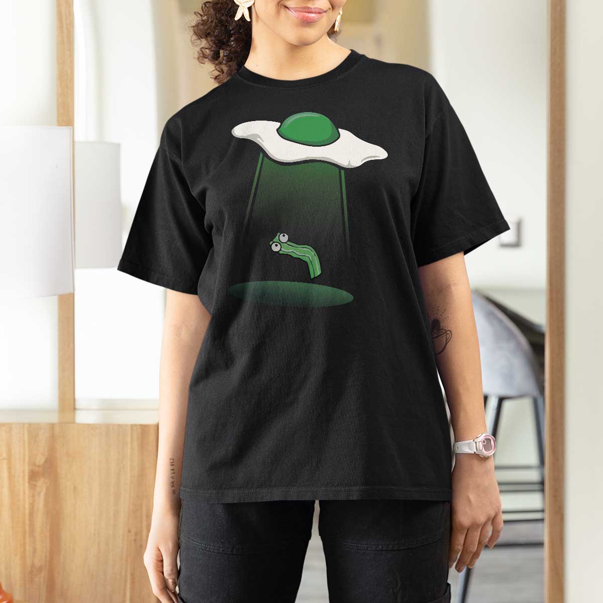 Funny Irish St Patricks Day T Shirt For Women UFO Egg Bacon Abduction Funny