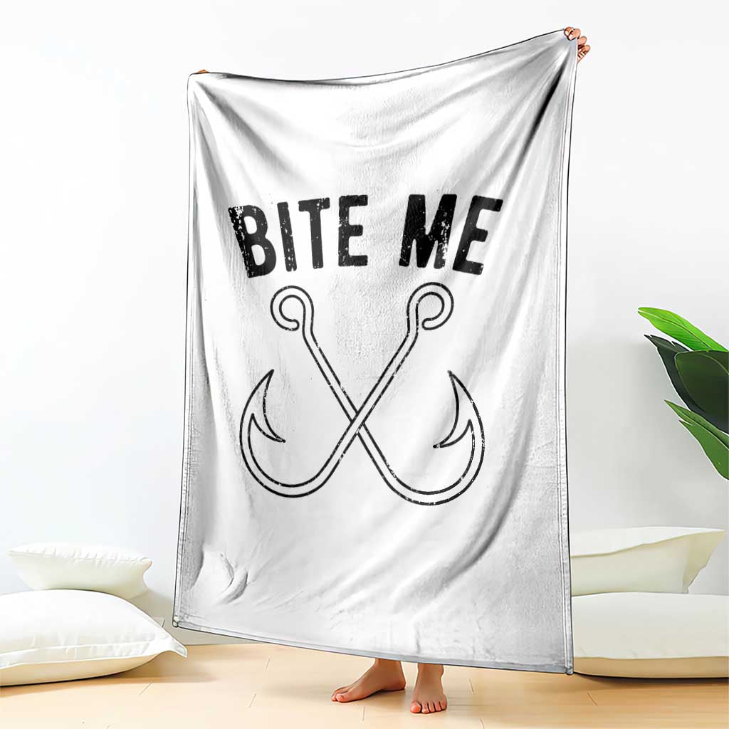 Cool Catchy Angler Throw Blanket Retro Bite Me Bass Fishing Fishermen