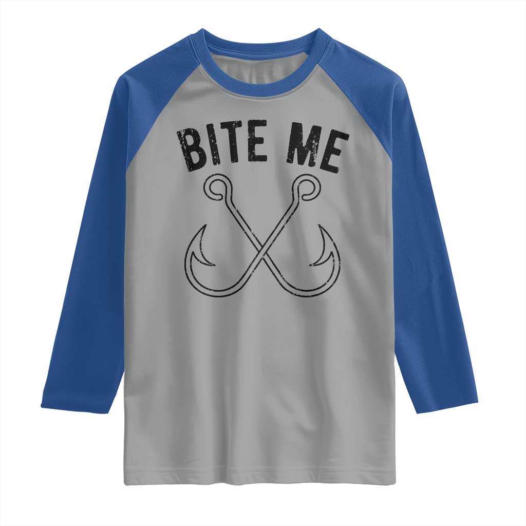 Cool Catchy Angler Raglan Shirt Retro Bite Me Bass Fishing Fishermen