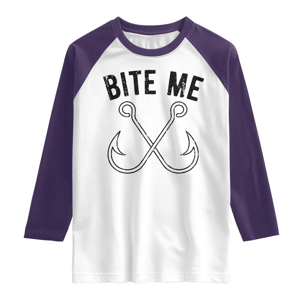 Cool Catchy Angler Raglan Shirt Retro Bite Me Bass Fishing Fishermen