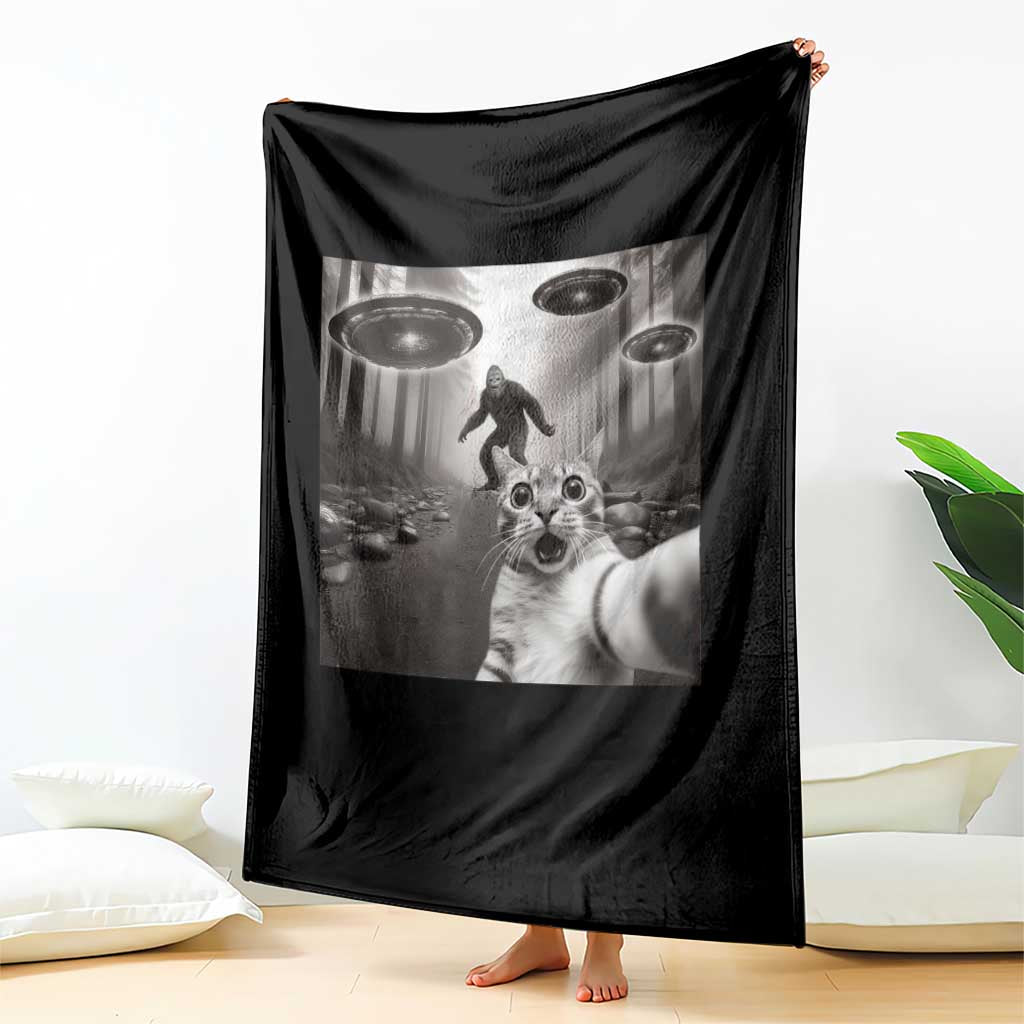 Cat Selfie With Bigfoot UFO Throw Blanket Funny Cat Lover Gifts - Wonder Print Shop