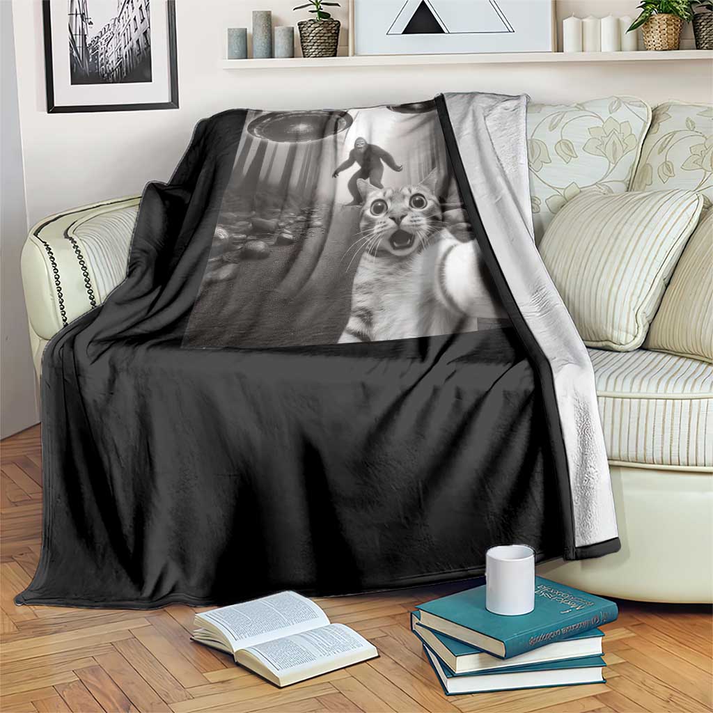 Cat Selfie With Bigfoot UFO Throw Blanket Funny Cat Lover Gifts - Wonder Print Shop