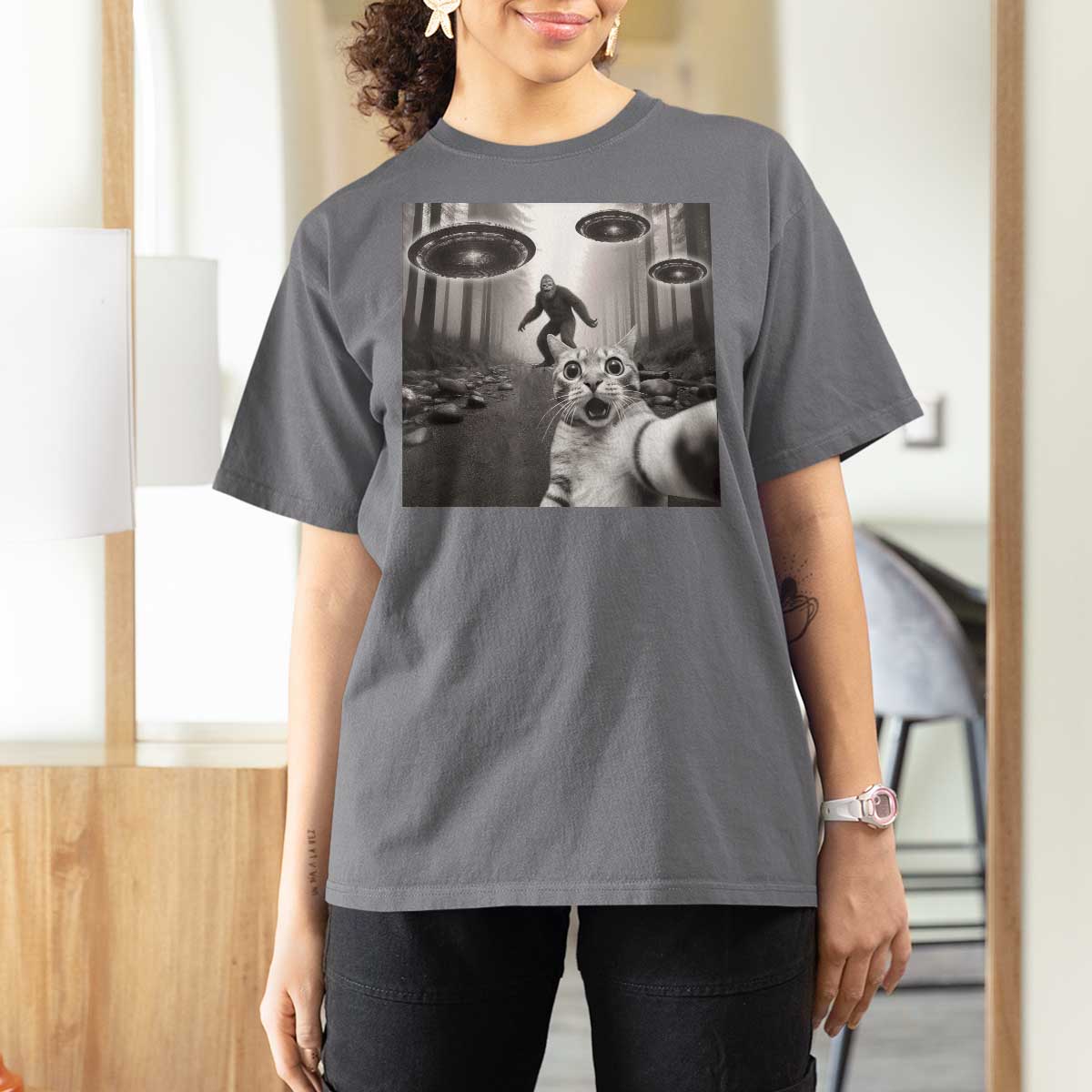 Cat Selfie With Bigfoot UFO T Shirt For Women Funny Cat Lover Gifts - Wonder Print Shop