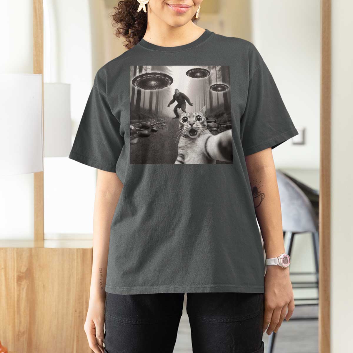 Cat Selfie With Bigfoot UFO T Shirt For Women Funny Cat Lover Gifts - Wonder Print Shop