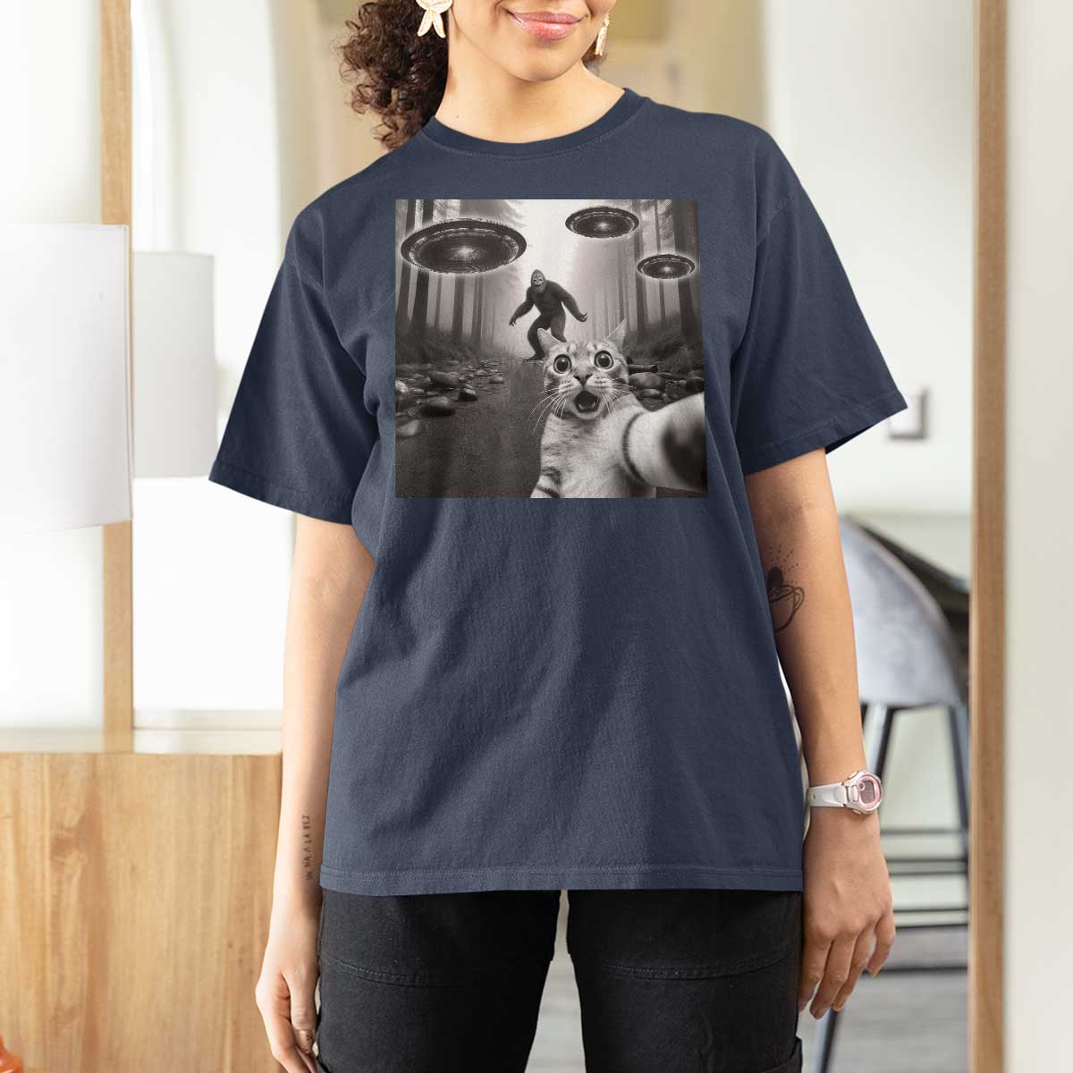 Cat Selfie With Bigfoot UFO T Shirt For Women Funny Cat Lover Gifts - Wonder Print Shop