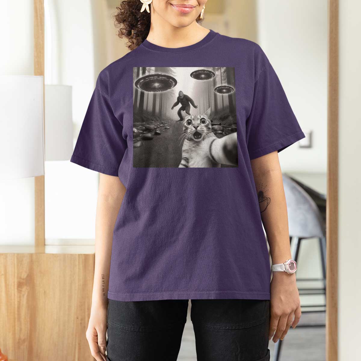 Cat Selfie With Bigfoot UFO T Shirt For Women Funny Cat Lover Gifts - Wonder Print Shop
