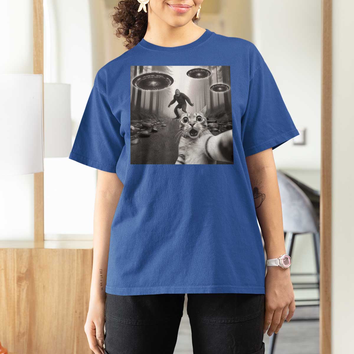 Cat Selfie With Bigfoot UFO T Shirt For Women Funny Cat Lover Gifts - Wonder Print Shop
