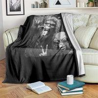 Bigfoot Selfie With Alien Throw Blanket UFO Funny Sasquatch Rock On Hand Sign - Wonder Print Shop