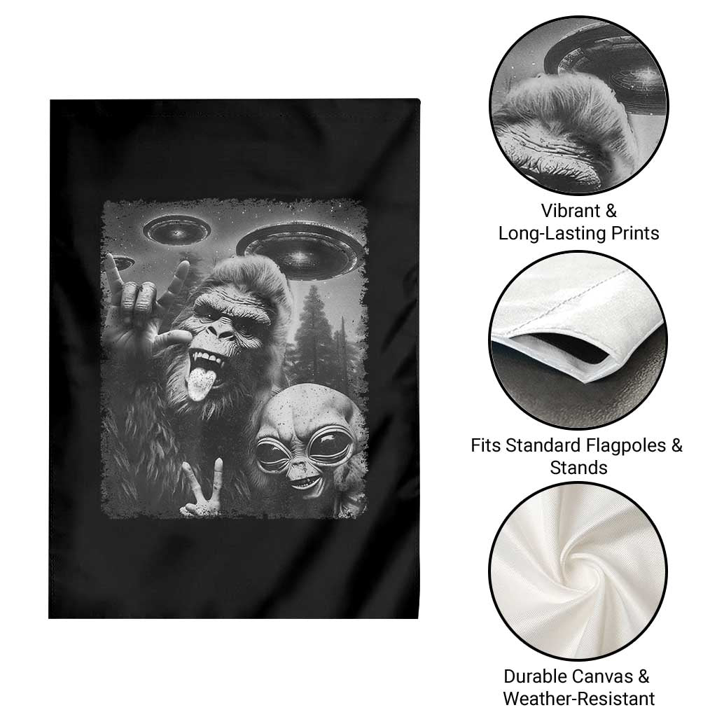 Bigfoot Selfie With Alien Garden Flag UFO Funny Sasquatch Rock On Hand Sign - Wonder Print Shop