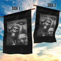 Bigfoot Selfie With Alien Garden Flag UFO Funny Sasquatch Rock On Hand Sign - Wonder Print Shop