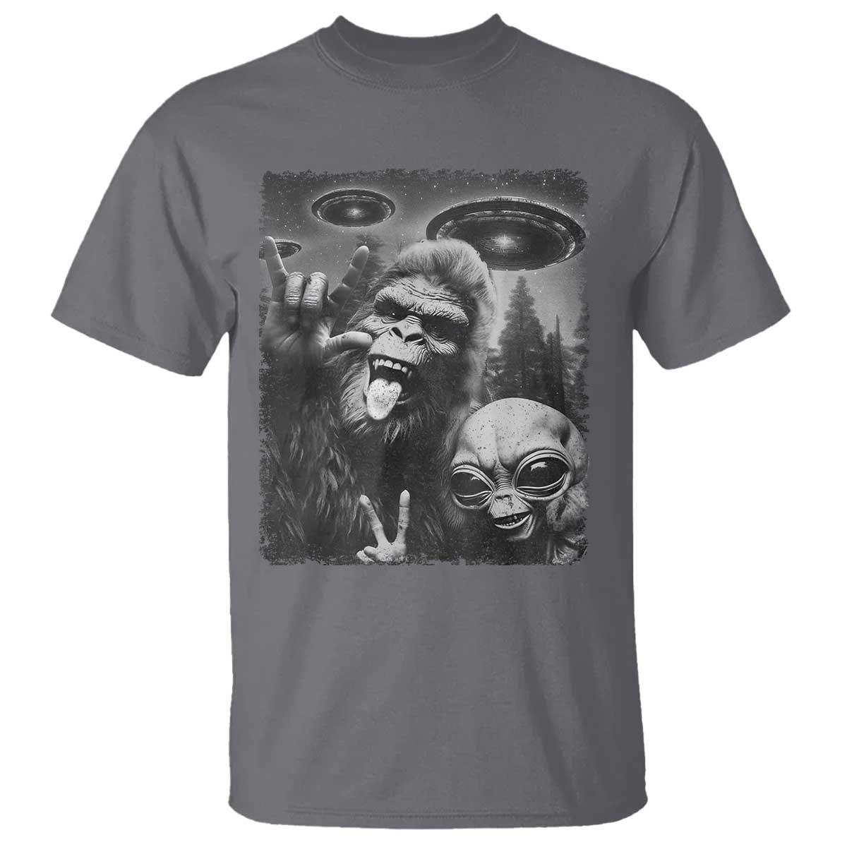 Bigfoot Selfie With Alien T Shirt UFO Funny Sasquatch Rock On Hand Sign - Wonder Print Shop