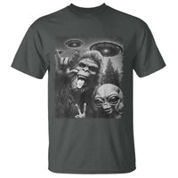 Bigfoot Selfie With Alien T Shirt UFO Funny Sasquatch Rock On Hand Sign - Wonder Print Shop