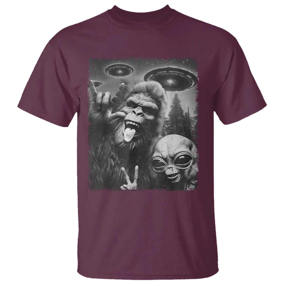 Bigfoot Selfie With Alien T Shirt UFO Funny Sasquatch Rock On Hand Sign - Wonder Print Shop