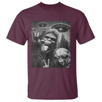 Bigfoot Selfie With Alien T Shirt UFO Funny Sasquatch Rock On Hand Sign - Wonder Print Shop
