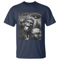 Bigfoot Selfie With Alien T Shirt UFO Funny Sasquatch Rock On Hand Sign - Wonder Print Shop