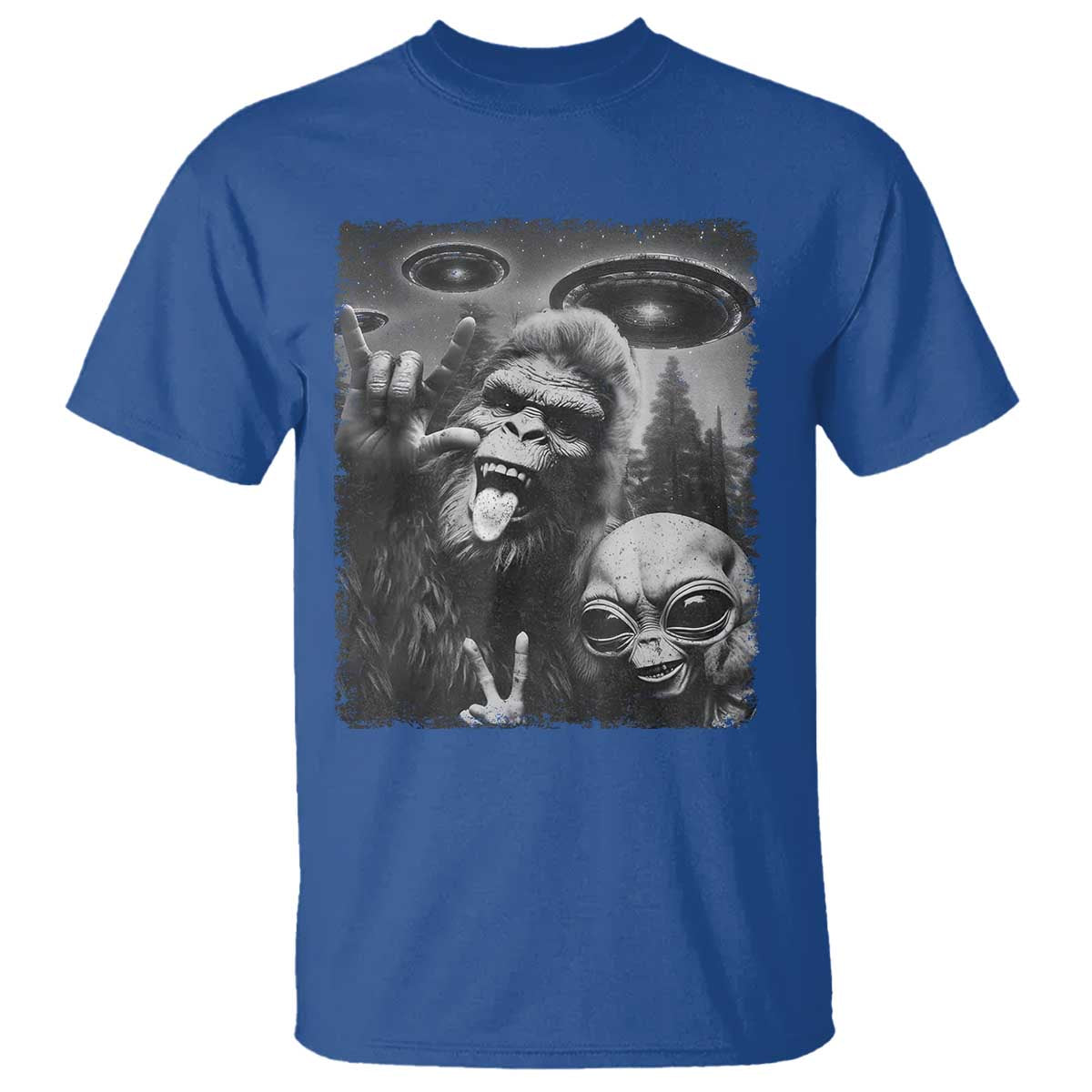 Bigfoot Selfie With Alien T Shirt UFO Funny Sasquatch Rock On Hand Sign - Wonder Print Shop