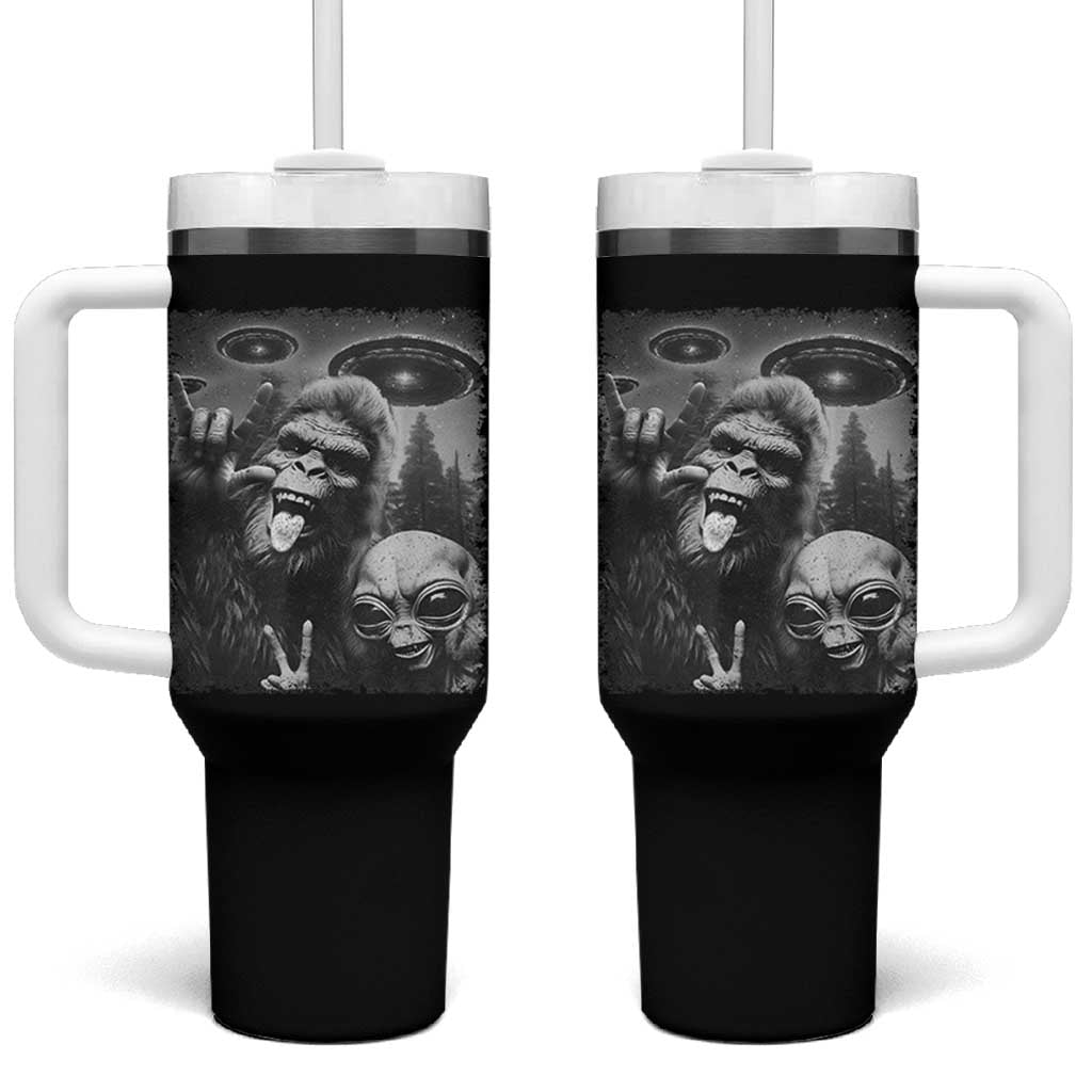 Bigfoot Selfie With Alien Tumbler With Handle UFO Funny Sasquatch Rock On Hand Sign - Wonder Print Shop