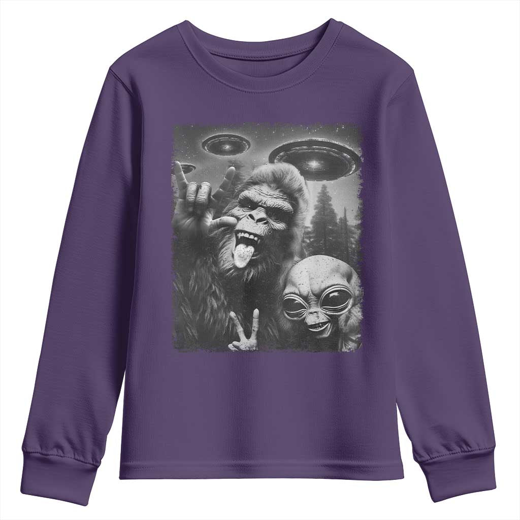 Bigfoot Selfie With Alien Youth Sweatshirt UFO Funny Sasquatch Rock On Hand Sign - Wonder Print Shop