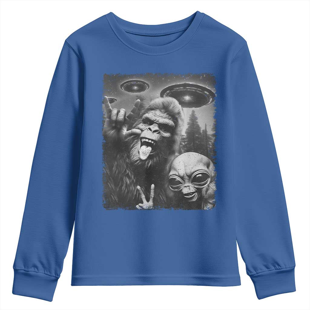 Bigfoot Selfie With Alien Youth Sweatshirt UFO Funny Sasquatch Rock On Hand Sign - Wonder Print Shop