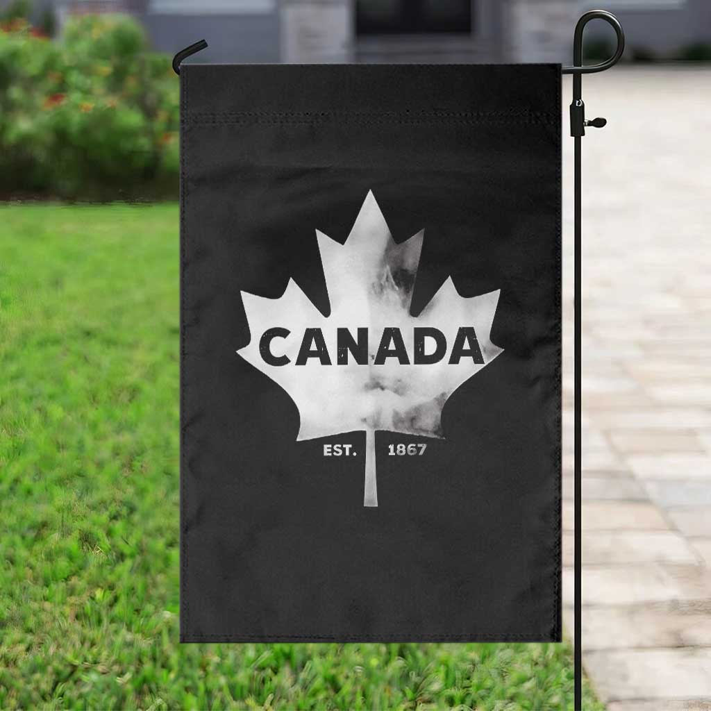 Canada Flag Garden Flag Canadian Maple Leaf Vintage Retro Sport - Wonder Print Shop
