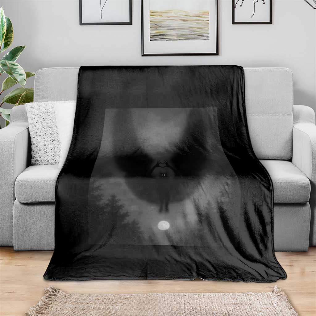 Mothman Throw Blanket Horror Poster Halloween Cryptid Lover - Wonder Print Shop