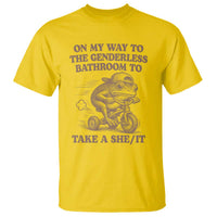 On My Way To The Genderless Bathroom To Take a She/It T Shirt Funny Frog Graphic