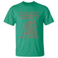 On My Way To The Genderless Bathroom To Take a She/It T Shirt Funny Frog Graphic