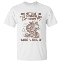 On My Way To The Genderless Bathroom To Take a She/It T Shirt Funny Frog Graphic
