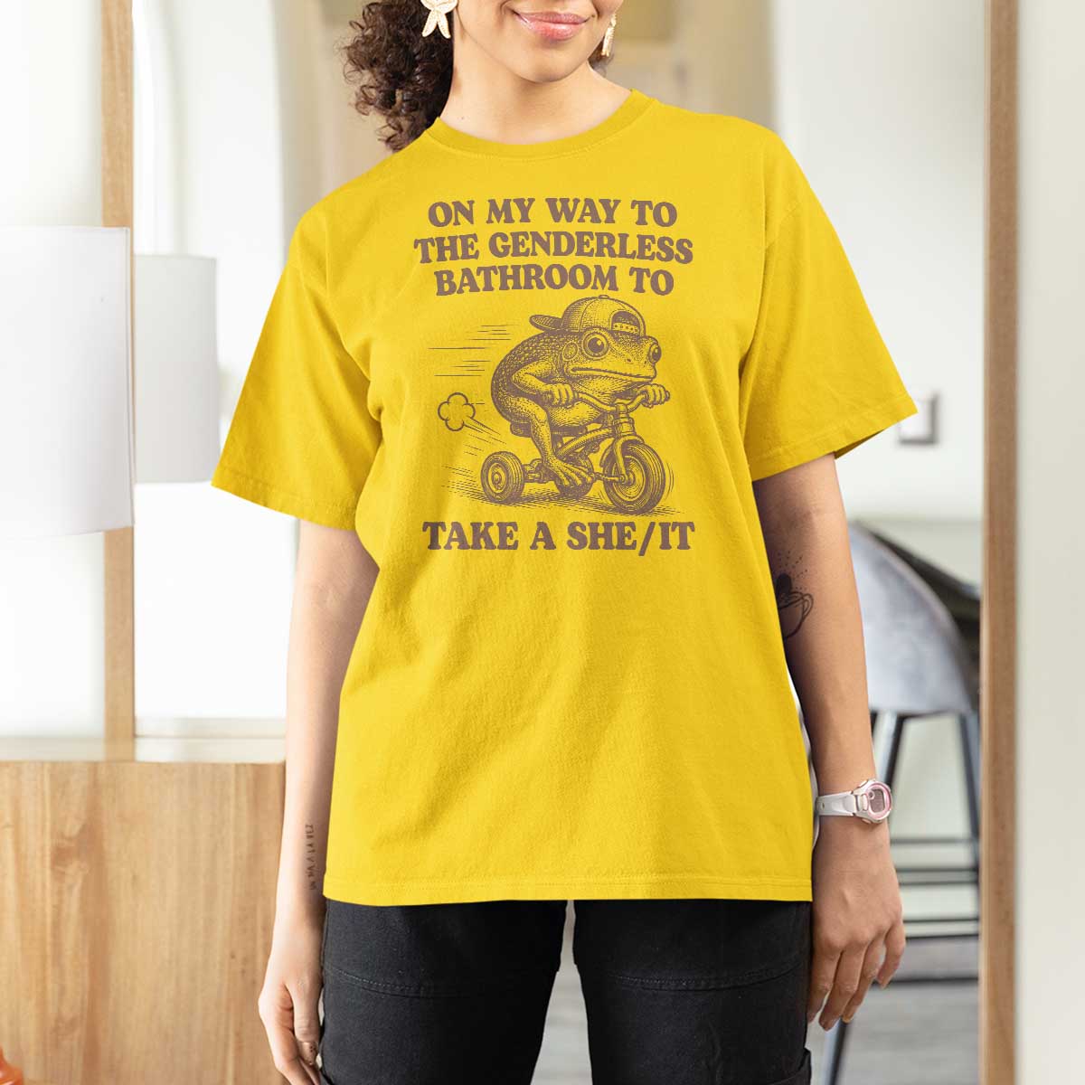 On My Way To The Genderless Bathroom To Take a She/It T Shirt For Women Funny Frog Graphic