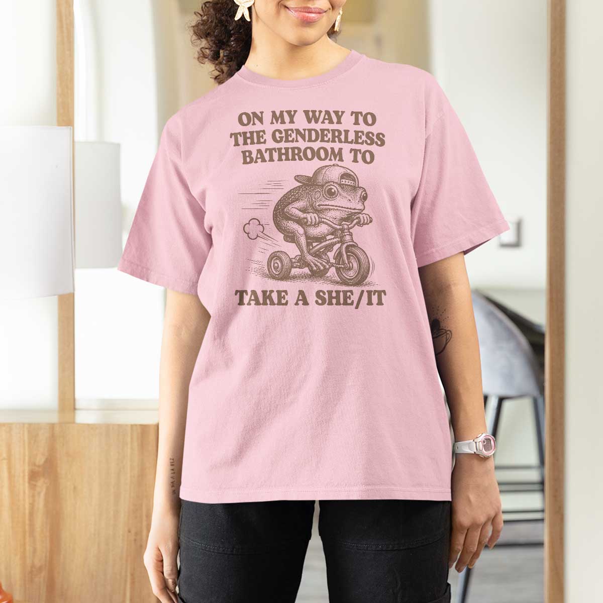 On My Way To The Genderless Bathroom To Take a She/It T Shirt For Women Funny Frog Graphic
