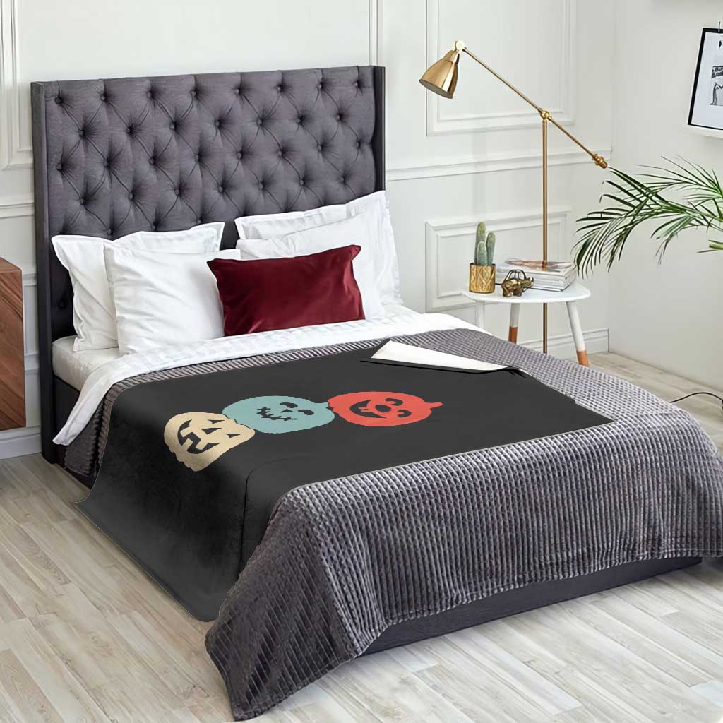 Vintage Halloween Pumpkin Funny Retro Gift Throw Blanket Cute Spooky Season Clothing - Wonder Print Shop