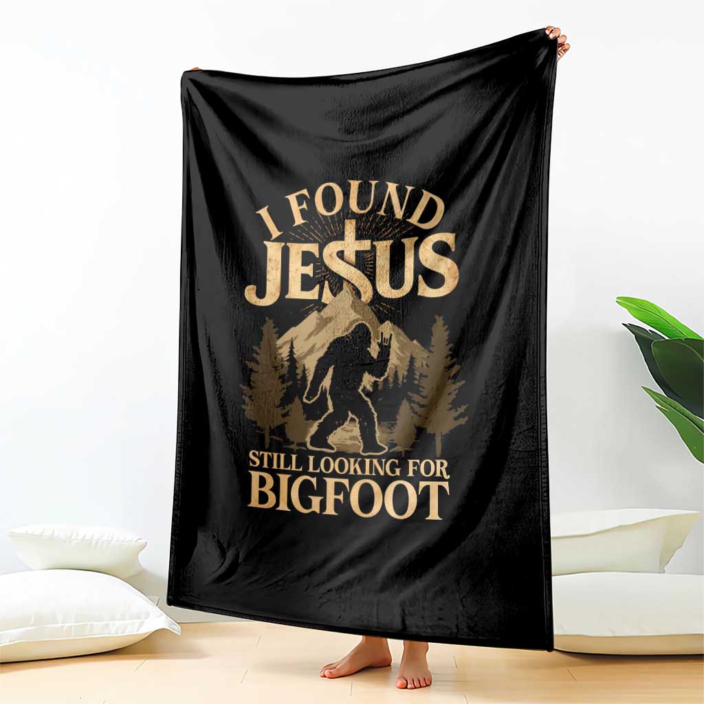 I Found Jesus Still Looking For Bigfoot Throw Blanket Funny Christian Sasquatch Vintage Mountain