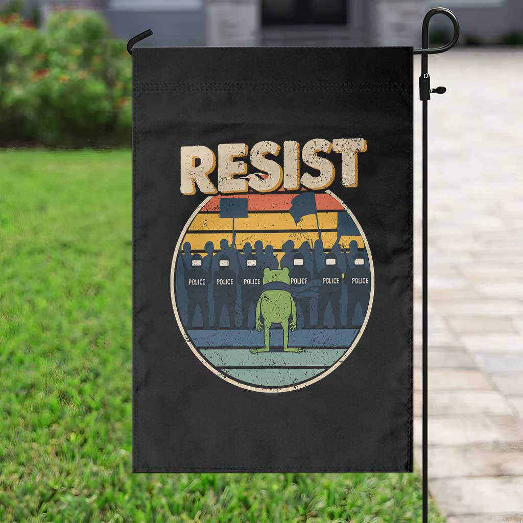 Frog Resist Garden Flag Portland Frog Activist Protest Retro Sunset - Wonder Print Shop