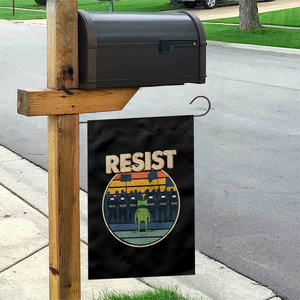 Frog Resist Garden Flag Portland Frog Activist Protest Retro Sunset - Wonder Print Shop