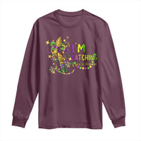 Funny I'm Catchin' If You're Throwin' Mardi Gras Long Sleeve Shirt Crawfish Beads Fleur De Lys