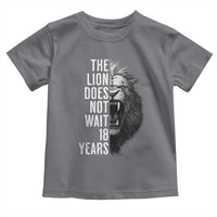 Funny The Lion Does Not Wait 18 Years Toddler T Shirt Lion Meme Gen Z Alpha - Wonder Print Shop
