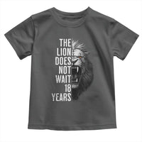 Funny The Lion Does Not Wait 18 Years Toddler T Shirt Lion Meme Gen Z Alpha - Wonder Print Shop